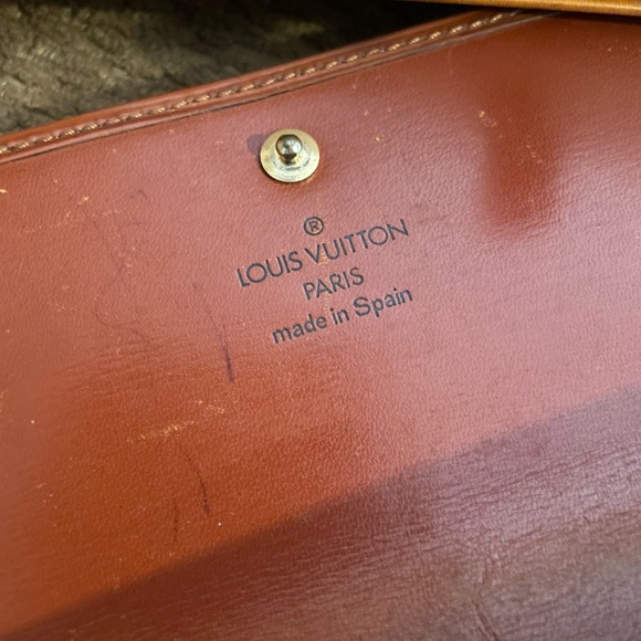 Louis Vuitton Epi Leather long wallet with the LV Box - cognac w/ snap closure - Picture 3 of 13